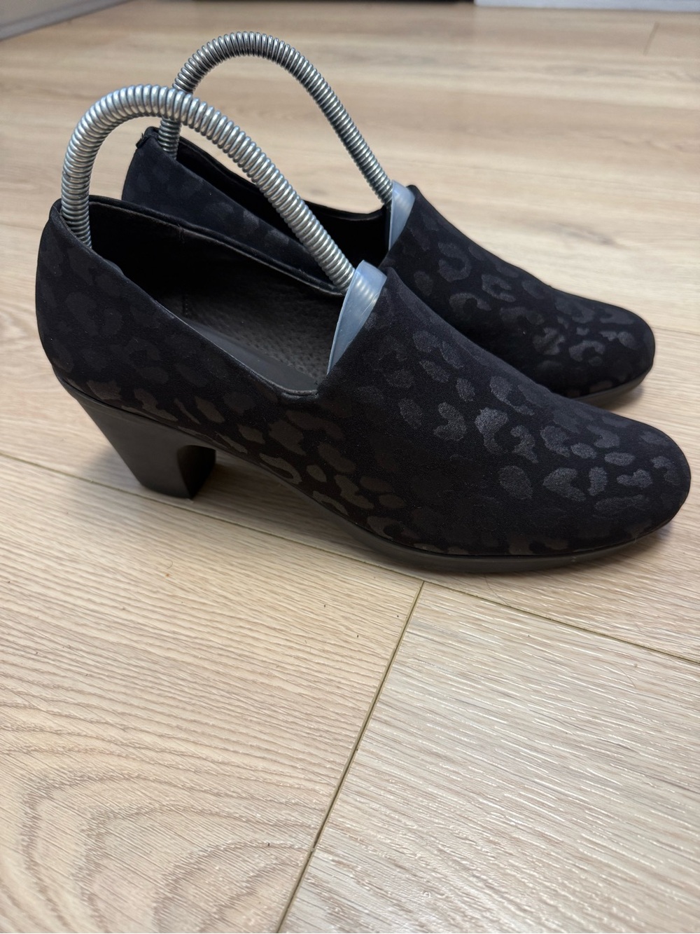 Toni Pons Fanny Black Microfiber Leopard Print Shoes Women’s Size 9
